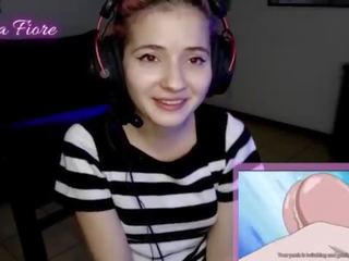 18yo youtuber dostane ťažký hore pozeranie hentai počas the prúd a masturbuje - emma fiore