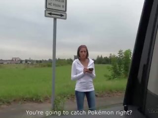 Super nxehtë pokemon gjahtar gjoksmadhe vogëlushe convinced në qij i huaj në ngarje furgon