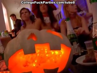 Halloween festa trasformato in un orgia difficile