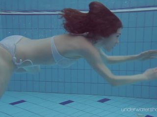 Roxalana swims ako a fish s ju tesné pička: hd porno 2a