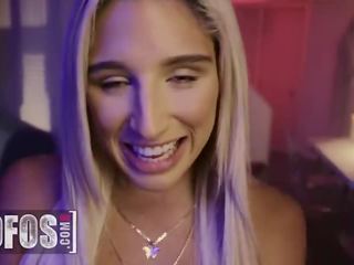 Mofos - phat šikna abella danger pushes helouvynas kostiumas į jos limits