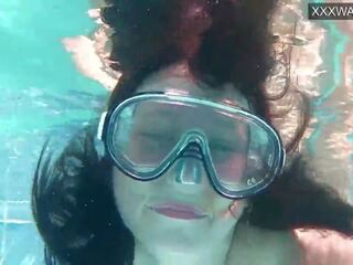 Minnie マンガ と eduard 精液 で ザ· 水泳 プール: x 定格の ビデオ 72