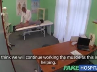 Fakehospital skrite cameras ulov ženska bolnik uporabo