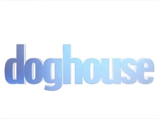 Doghouse - kaira dragoste este o fantastic roscata puicuta și se bucură de stuffing ei pasarica & fund cu sculele