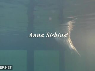 ホット 素晴らしいです step-sister アンナ siskina ととも​​に 大きい ティッツ で ザ· 水泳