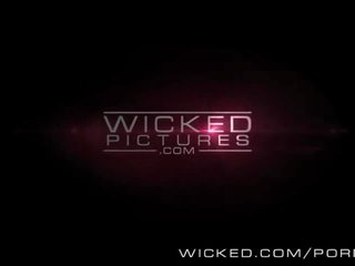 Wicked - Smoking groovy Lesbian Orgy