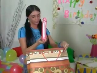 Sex jucarii pentru o fierbinte zi de naștere fata