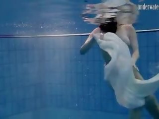 Especial checa jovem grávida peluda cona em o piscina: grátis hd porno 1d