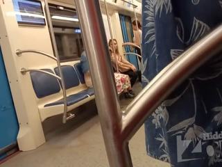 Po sijonu į as subway mašina