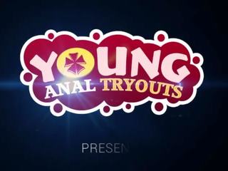 Muda anal tryouts-kinky merekah lures dua besar babes di dia didirikan putz