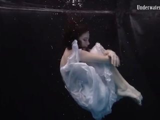 Raudonplaukiai femme fatale į as baltas suknelė xxx klipas video
